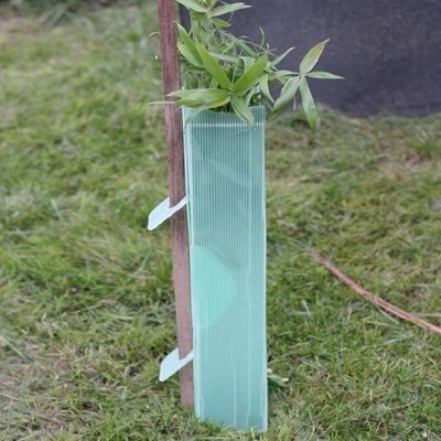 Hollow PP Corflute Tree Guards Trójkątna podwójna ściana Plastikowa folia na drzewo