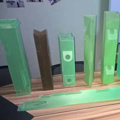 Osłona drzewek Corflute, odpowiednia dla ogrodników, architektów krajobrazu i szkółek drzew, poszukujących trwałych osłon ochronnych dla sadzonek.